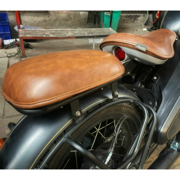 Jawa Perak Accessories | road, duffel bag, leather | For the solitary  explorer who has endless roads to discover. Twin, state-of-the-art 12-litre saddle  bags and a 14-litre duffle bag made of the